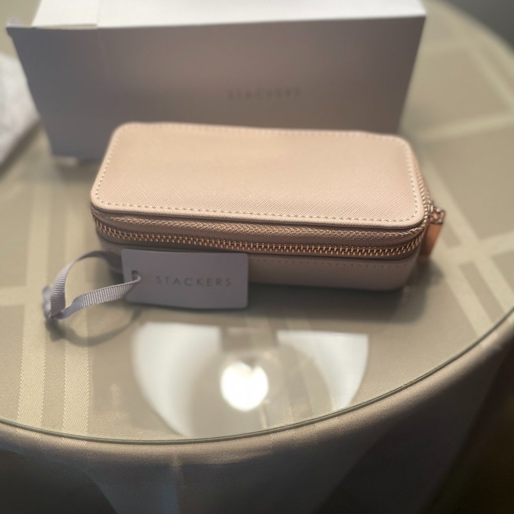 Stackers Blush Medium Zipped Jewelry Box